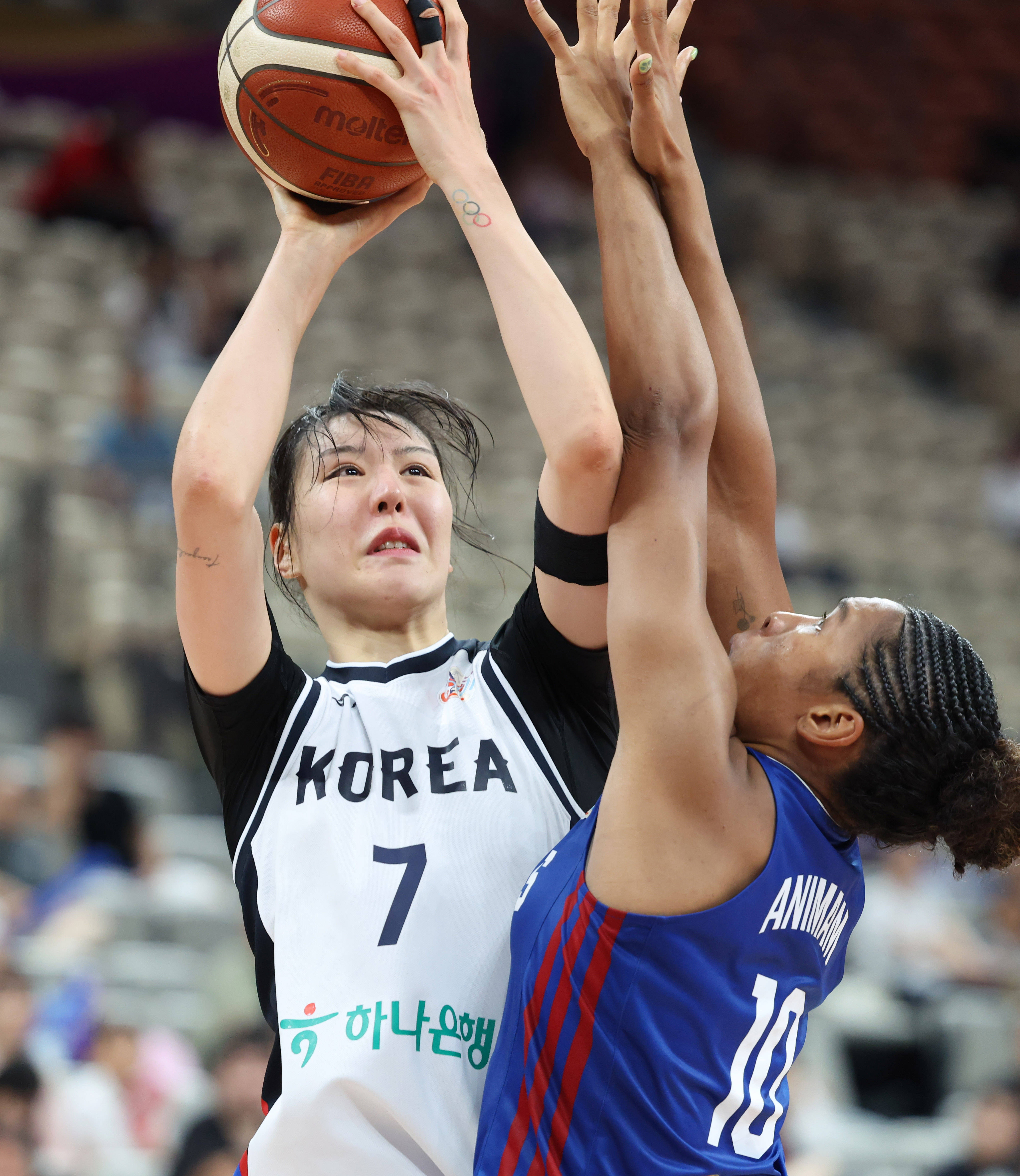 关于比赛中球队赢得胜利，晋级半决赛的信息