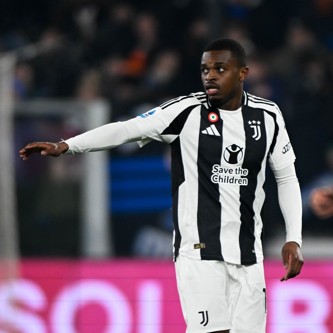 关于尤文图斯客场惨败，无缘足球比赛四强的信息