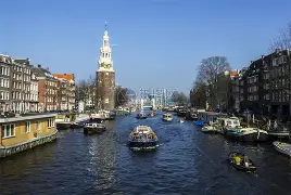 包含荷兰田径队新秀崭露头角，刷新个人最好成绩的词条