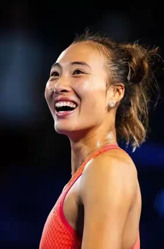 包含泰国运动员刷新她的个人最佳成绩获得跳水冠军的词条