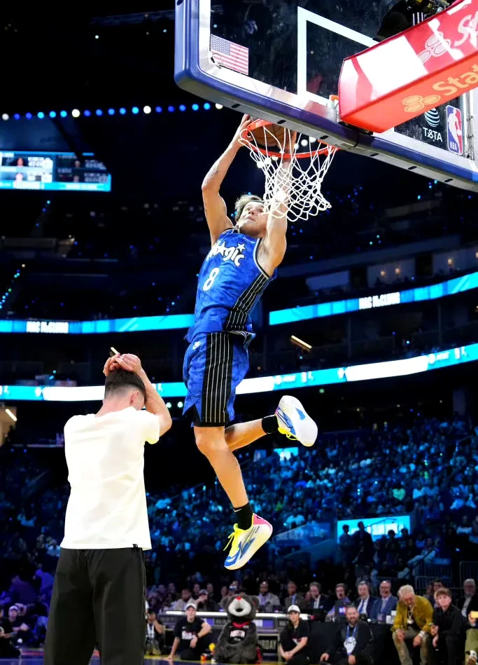 意大利男篮轻取黄蜂，萨博尼斯送出助攻的简单介绍