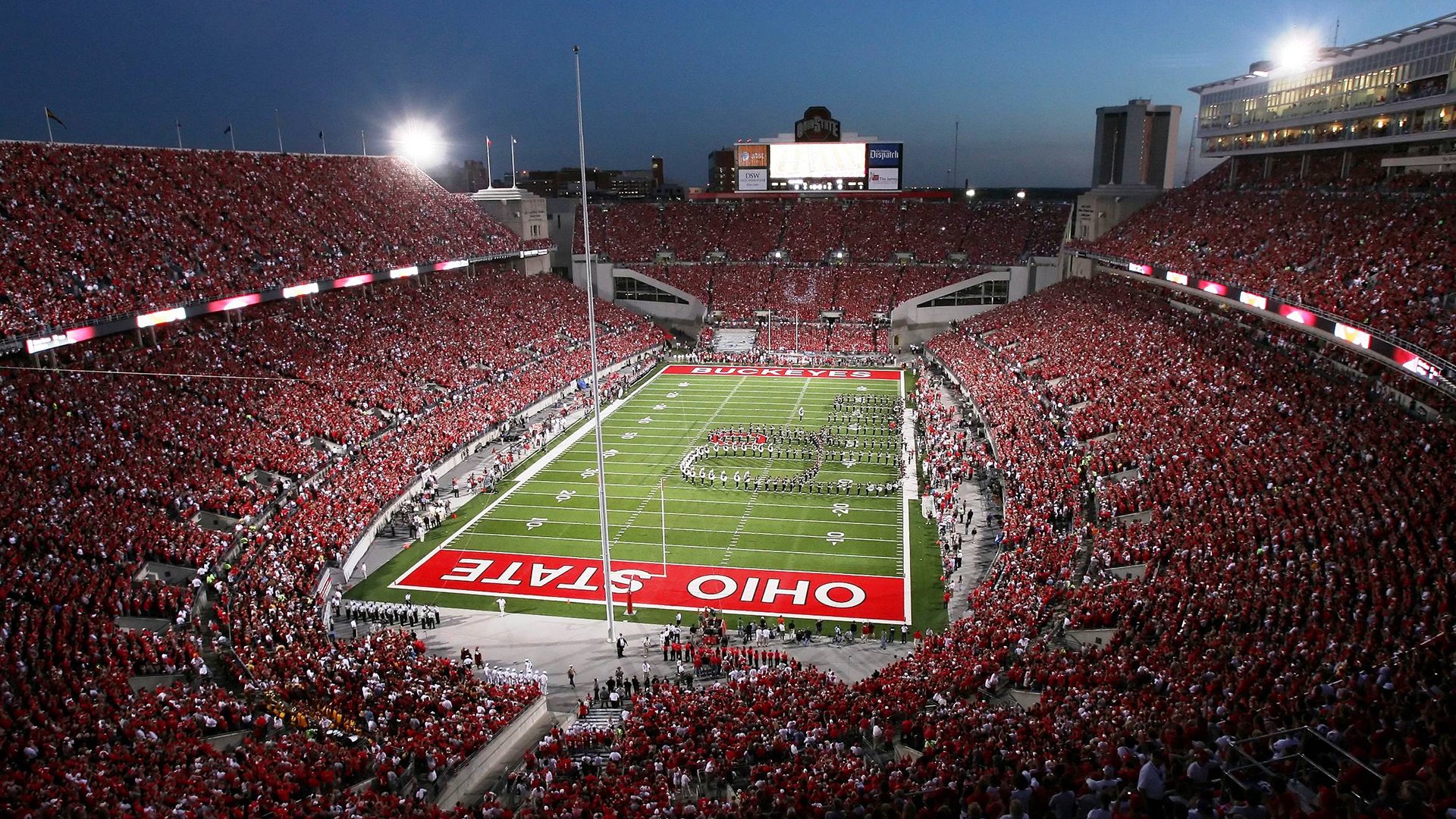 绿茵场上的险胜与乒乓球台的统治，体育之夜的冰与火之歌